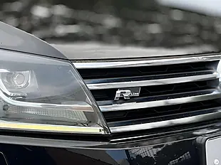 Used 2016 Volkswagen Touareg R-Line Deep Black - Interior and Exterior details 4