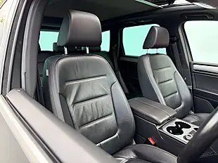 Used 2016 Volkswagen Touareg R-Line Deep Black - Interior and Exterior details 8
