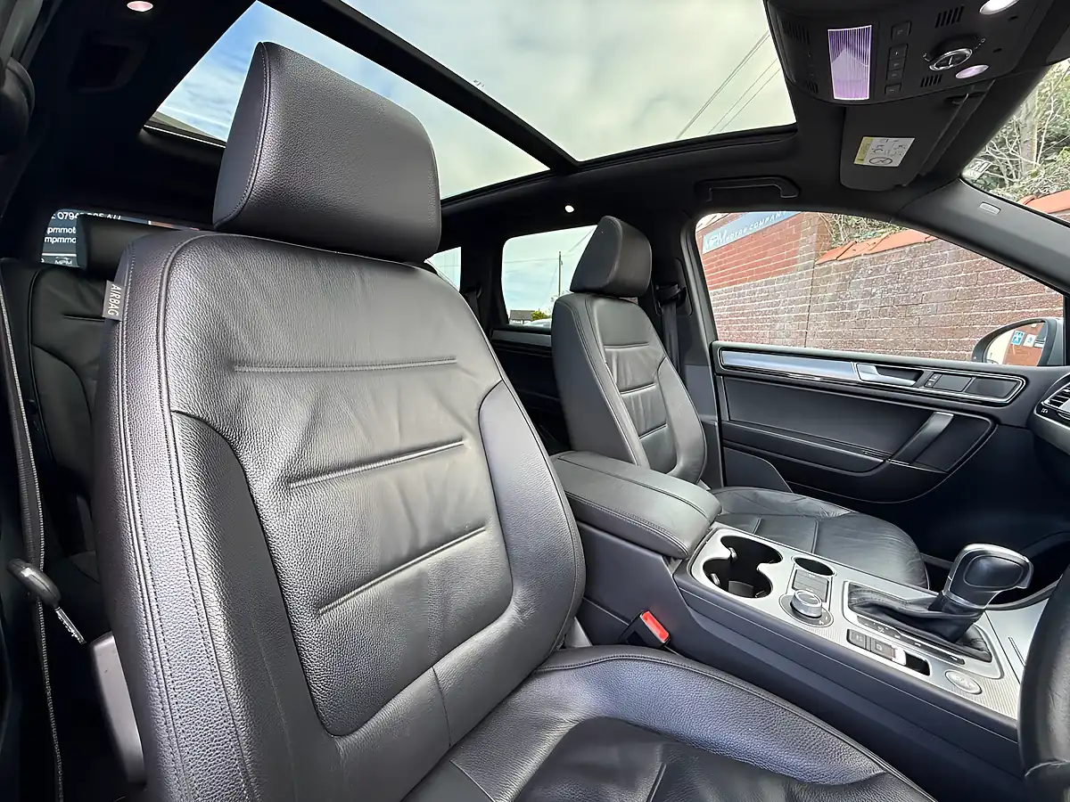 Used 2016 Volkswagen Touareg R-Line Grey - Interior and Exterior details 10