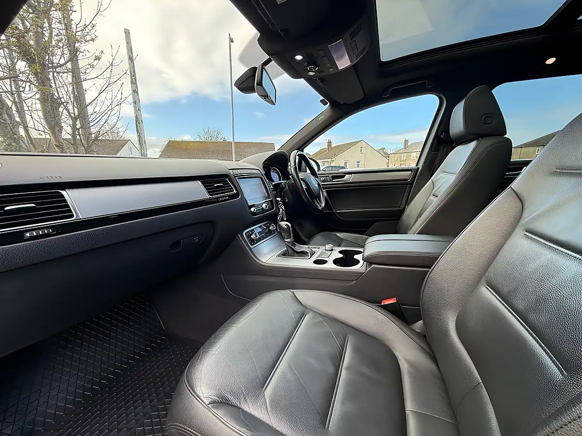 Used 2016 Volkswagen Touareg R-Line Grey - Interior and Exterior details 13