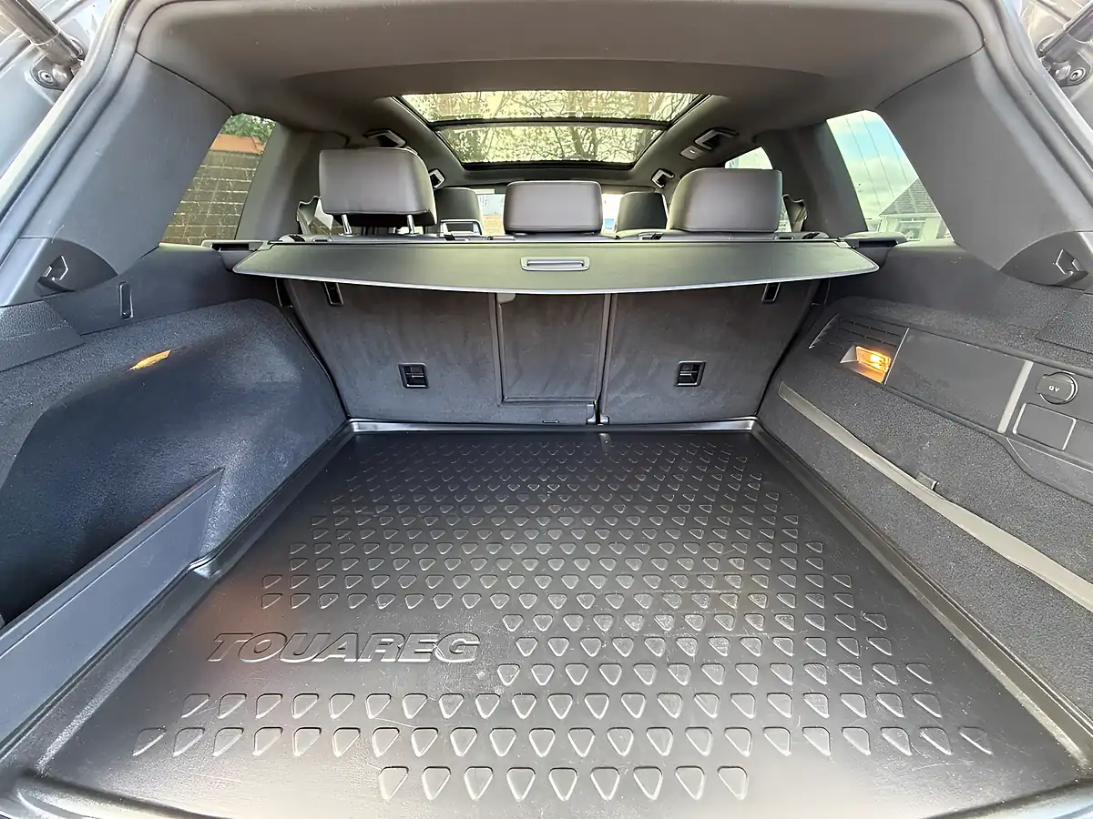 Used 2016 Volkswagen Touareg R-Line Grey - Interior and Exterior details 16