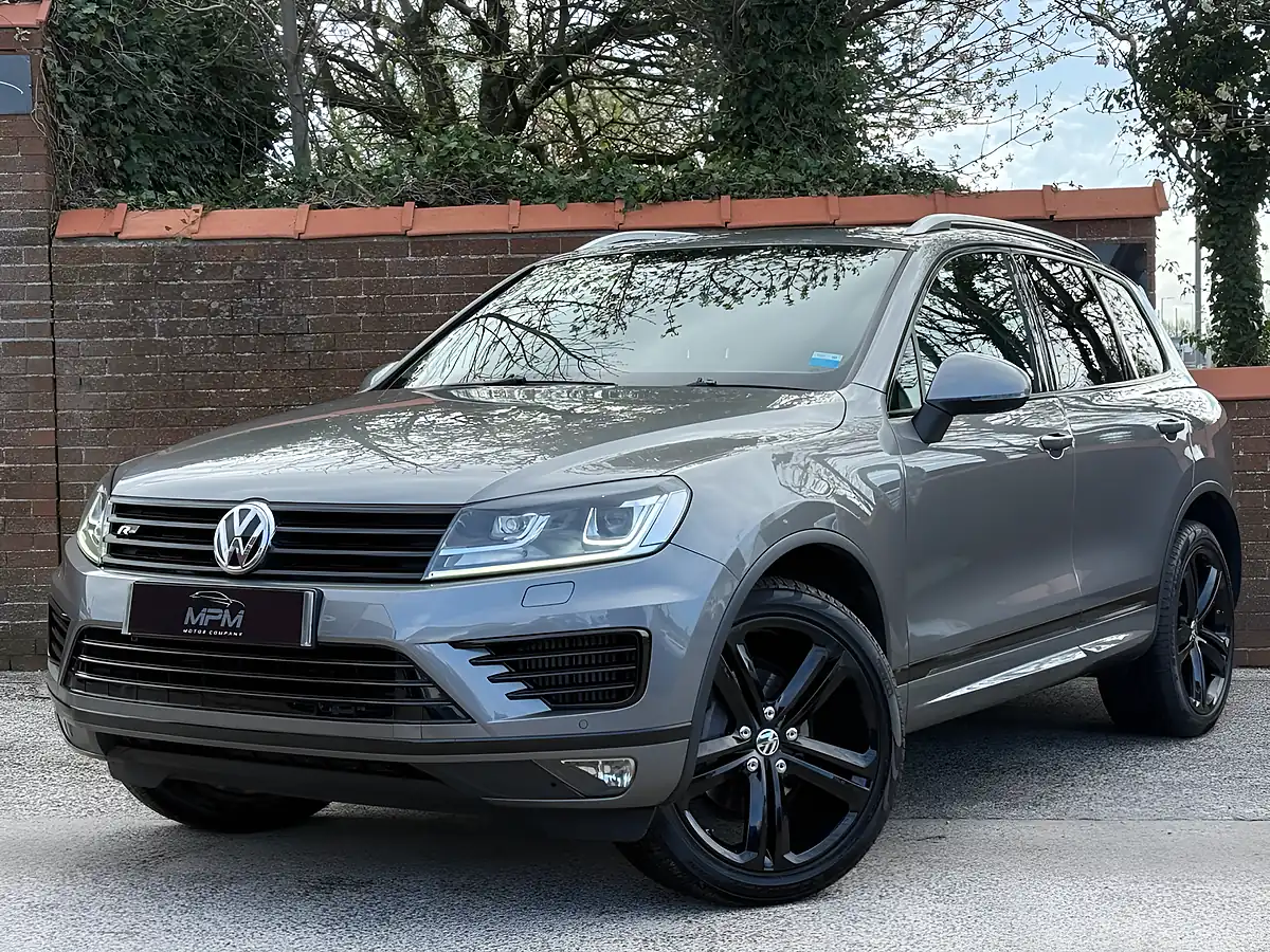 Used 2016 Volkswagen Touareg R-Line Grey - Interior and Exterior details 2