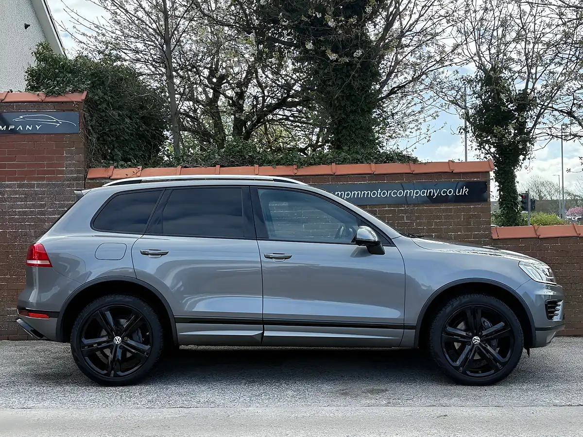 Used 2016 Volkswagen Touareg R-Line Grey - Interior and Exterior details 3