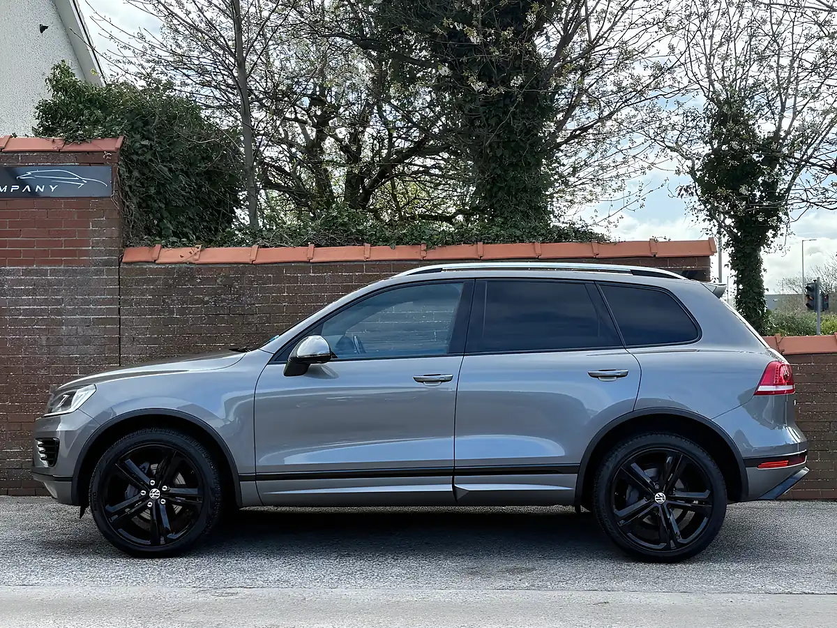 Used 2016 Volkswagen Touareg R-Line Grey - Interior and Exterior details 4