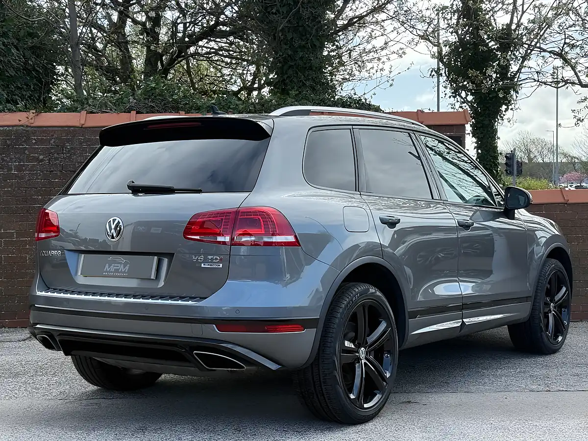Used 2016 Volkswagen Touareg R-Line Grey - Interior and Exterior details 5
