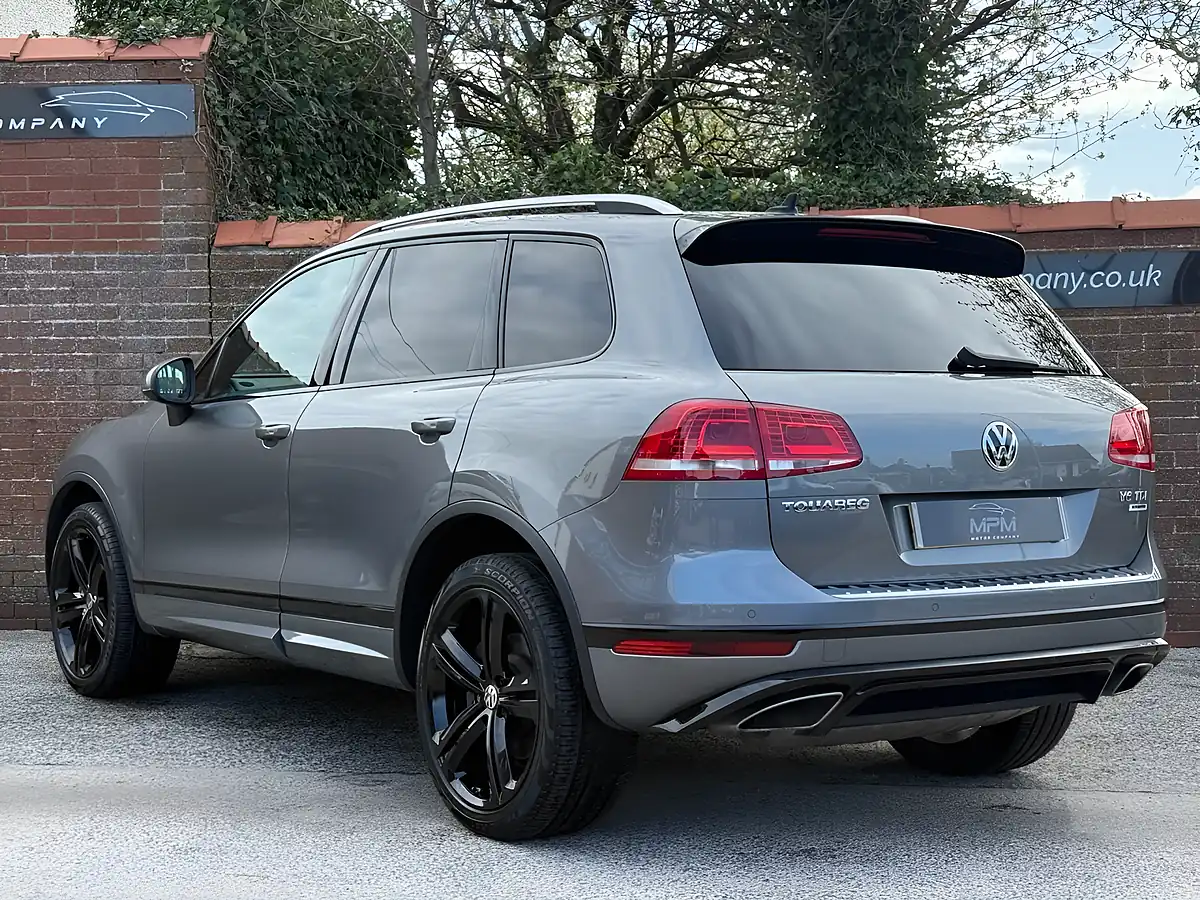 Used 2016 Volkswagen Touareg R-Line Grey - Interior and Exterior details 6