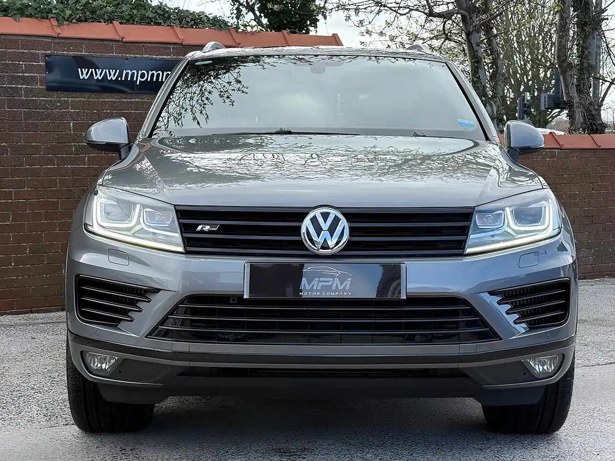 Used 2016 Volkswagen Touareg R-Line Grey - Interior and Exterior details 7