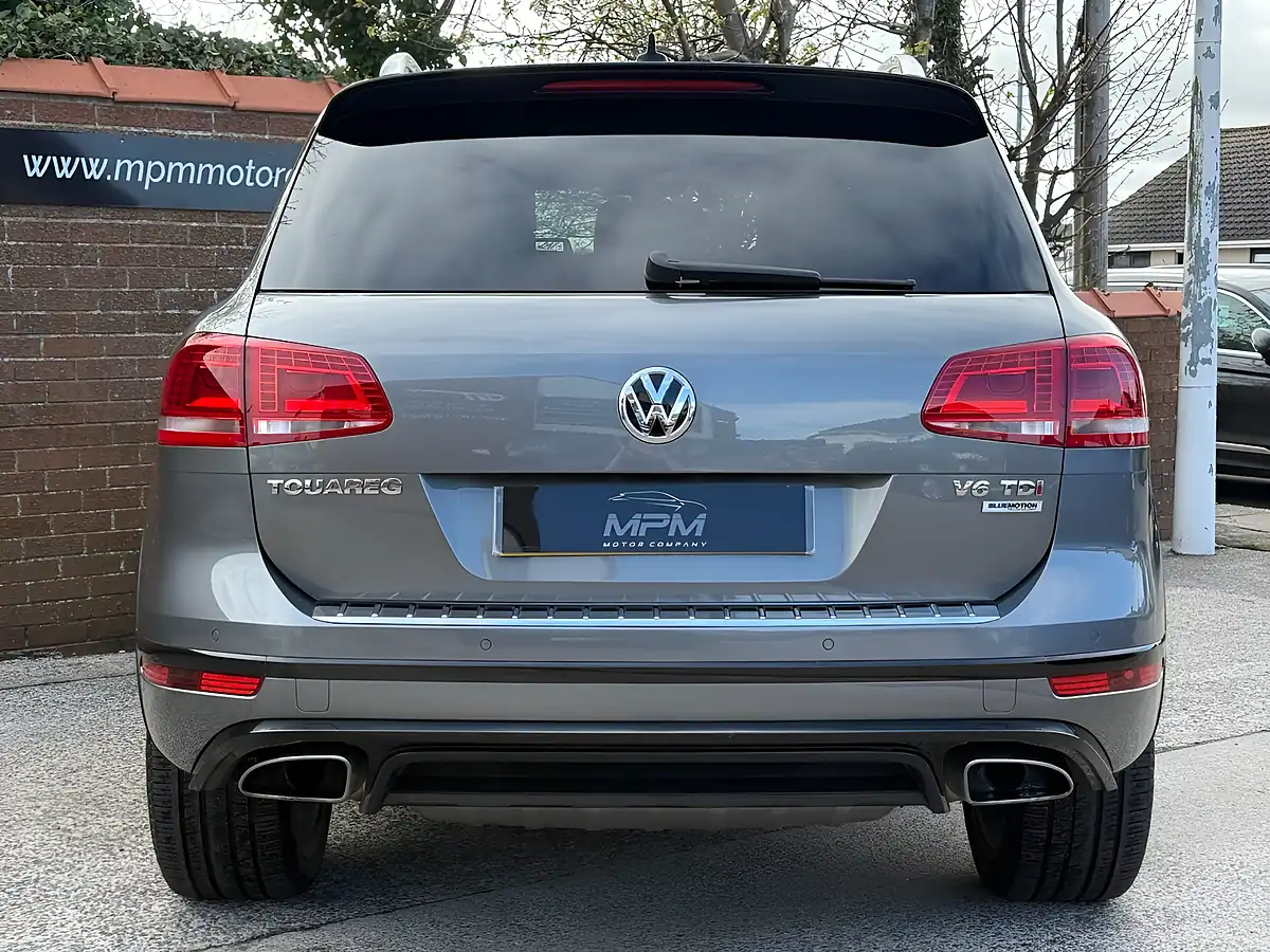 Used 2016 Volkswagen Touareg R-Line Grey - Interior and Exterior details 8