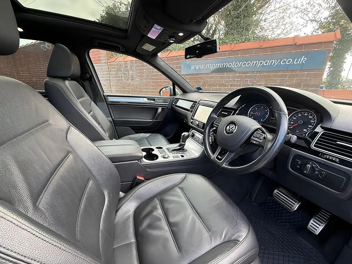 Used 2016 Volkswagen Touareg R-Line Grey - Interior and Exterior details 9