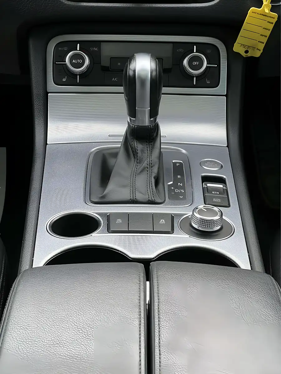 Used 2016 Volkswagen Touareg R-Line White - Interior and Exterior details 12