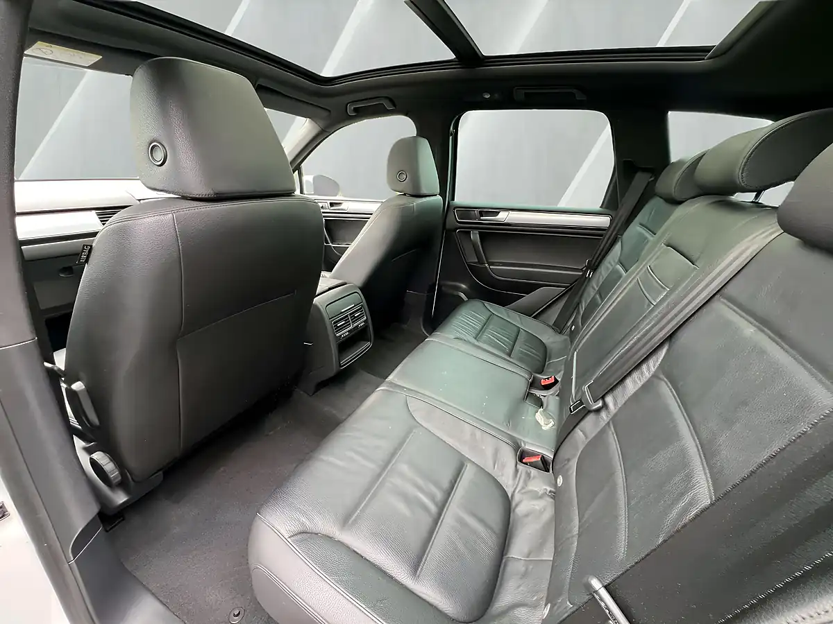 Used 2016 Volkswagen Touareg R-Line White - Interior and Exterior details 13