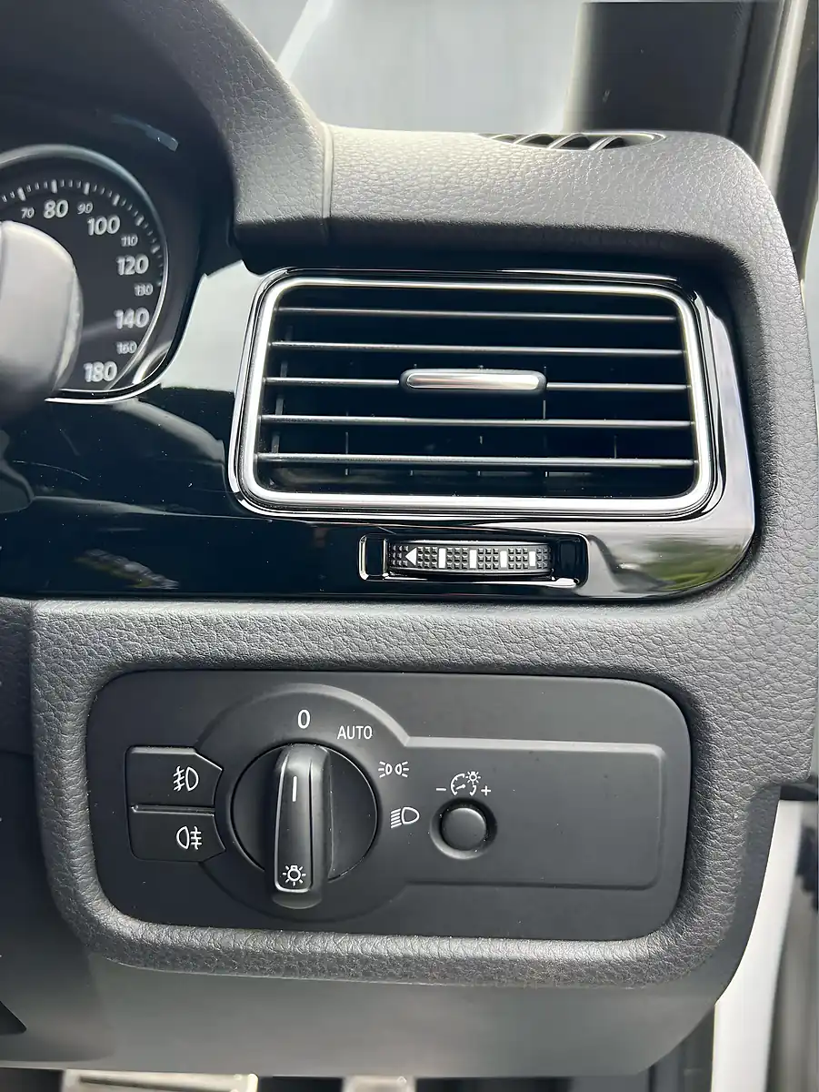 Used 2016 Volkswagen Touareg R-Line White - Interior and Exterior details 14