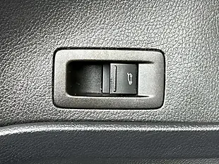 Used 2016 Volkswagen Touareg R-Line White - Interior and Exterior details 15