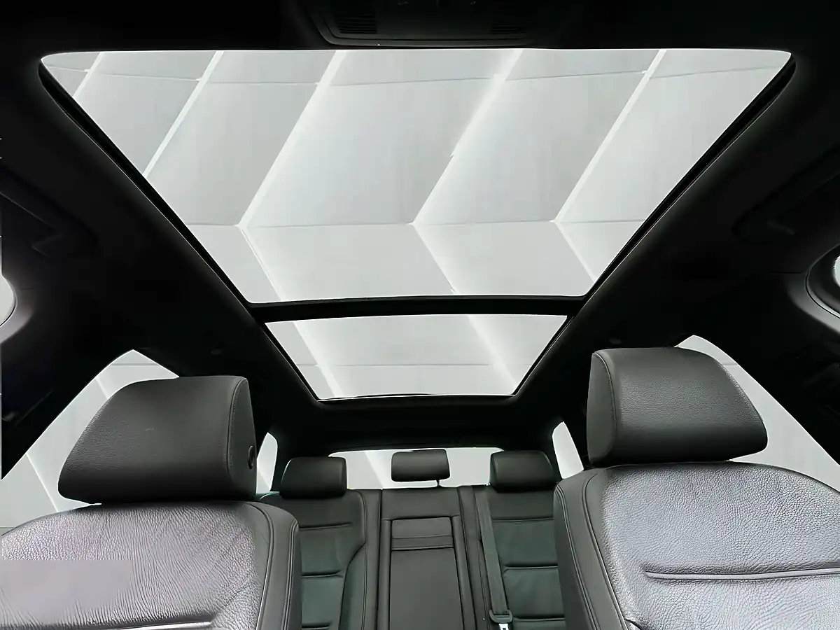 Used 2016 Volkswagen Touareg R-Line White - Interior and Exterior details 20