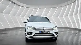 Used 2016 Volkswagen Touareg R-Line White - Interior and Exterior details 3