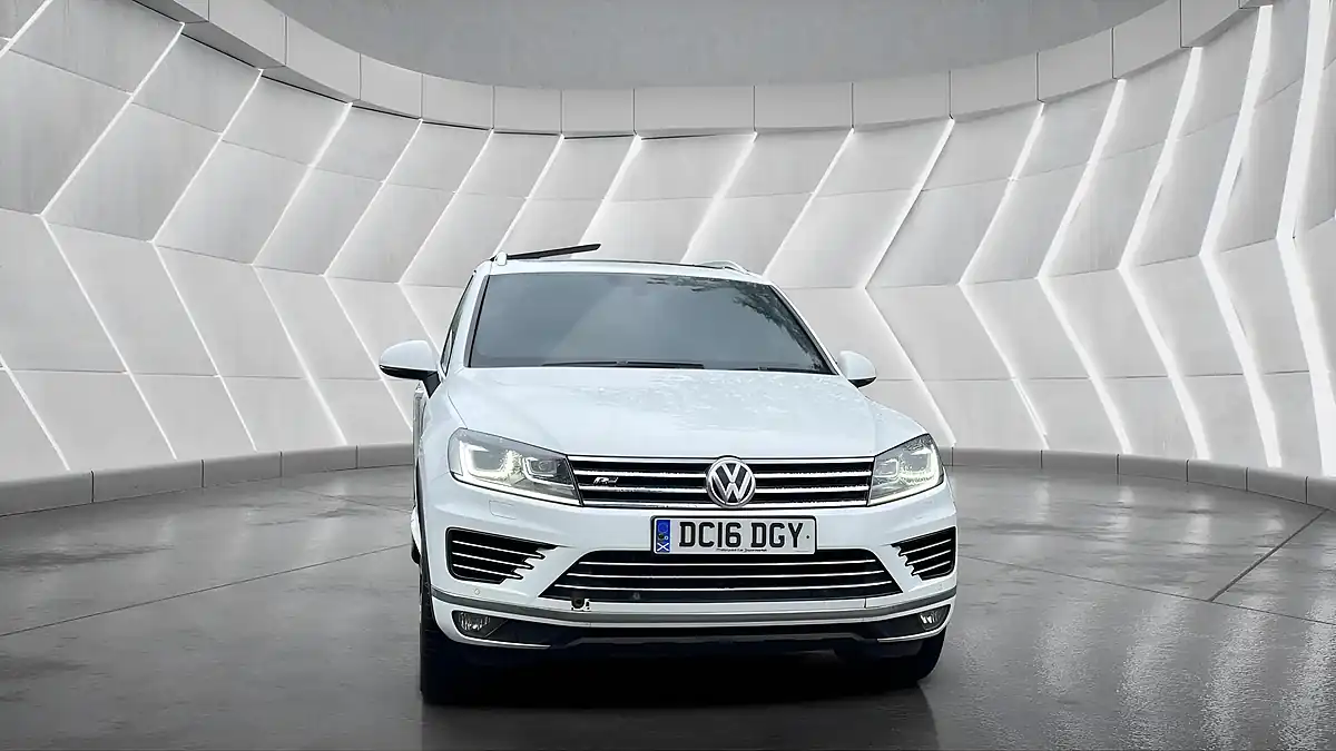 Used 2016 Volkswagen Touareg R-Line White - Interior and Exterior details 3