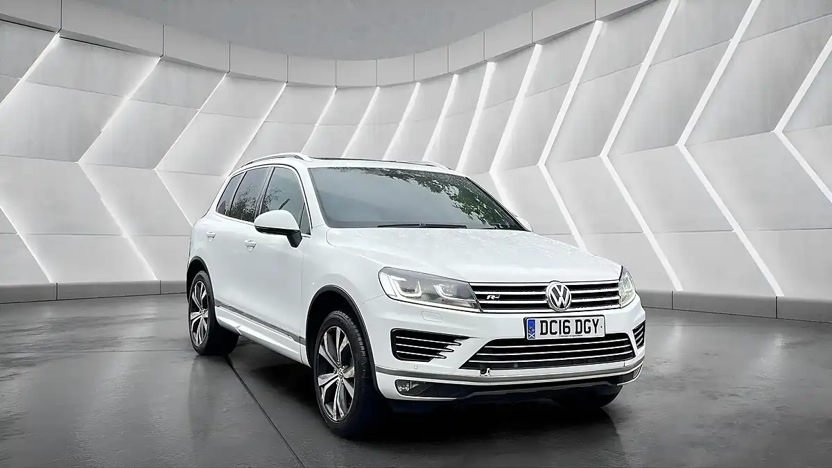 Used 2016 Volkswagen Touareg R-Line White - Interior and Exterior details 4