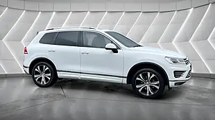 Used 2016 Volkswagen Touareg R-Line White - Interior and Exterior details 5