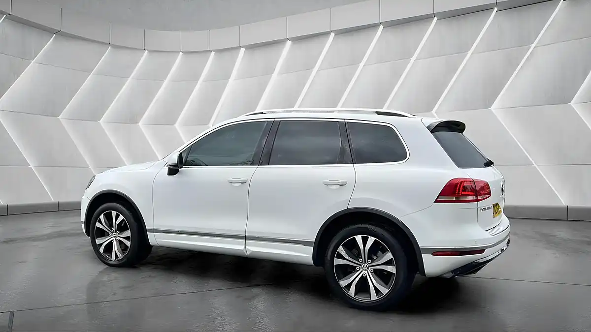 Used 2016 Volkswagen Touareg R-Line White - Interior and Exterior details 6