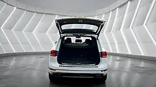 Used 2016 Volkswagen Touareg R-Line White - Interior and Exterior details 9