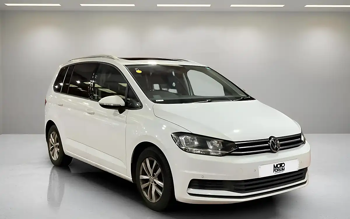 Used 2016 Volkswagen Touran Se Family White - Front View