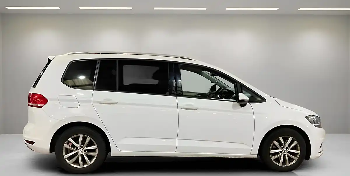 Used 2016 Volkswagen Touran Se Family White - Interior and Exterior details 3