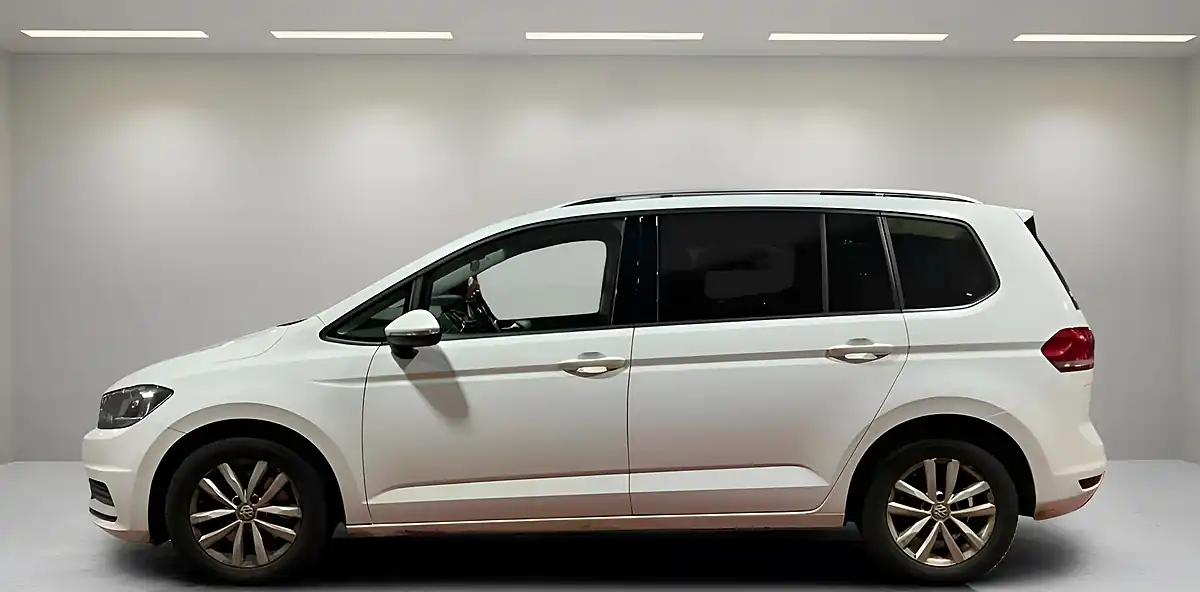 Used 2016 Volkswagen Touran Se Family White - Interior and Exterior details 4