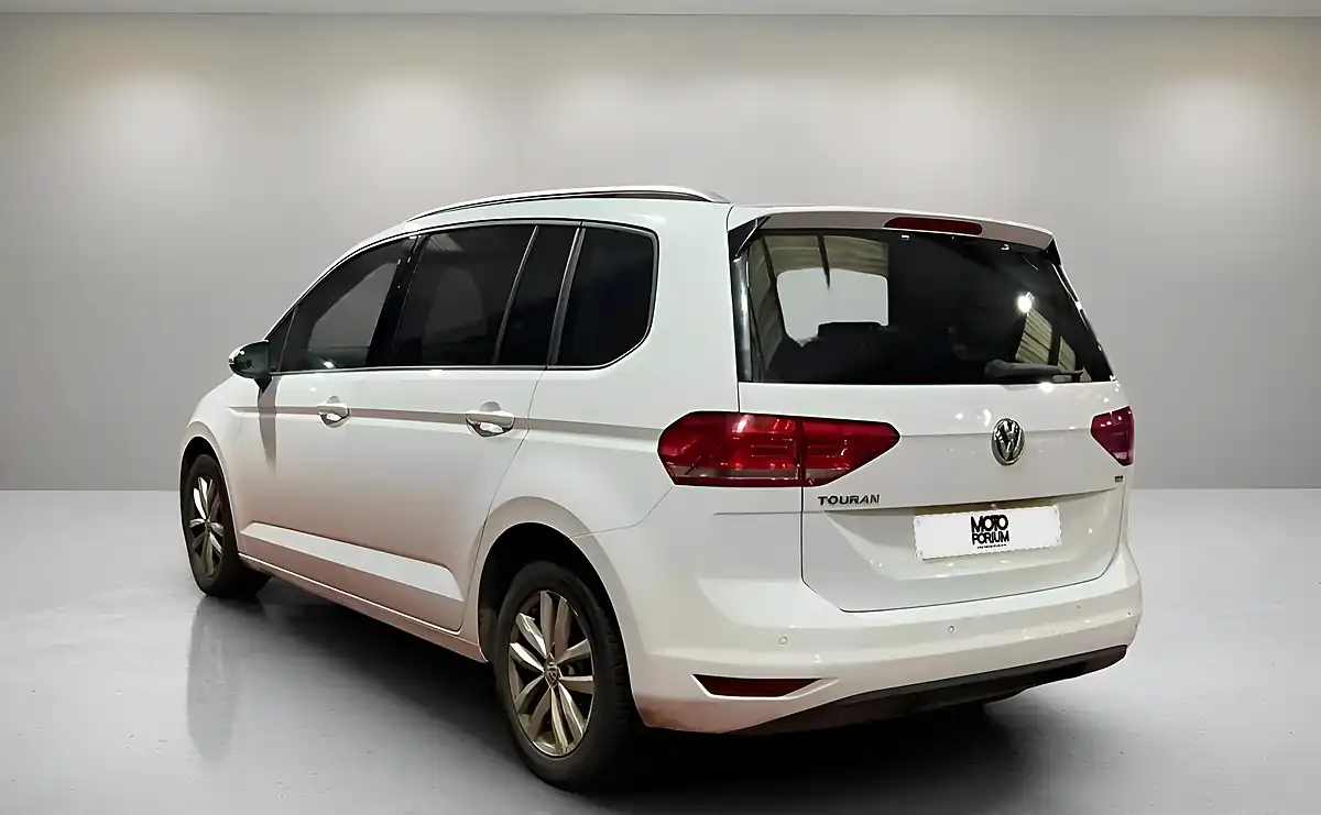 Used 2016 Volkswagen Touran Se Family White - Interior and Exterior details 9
