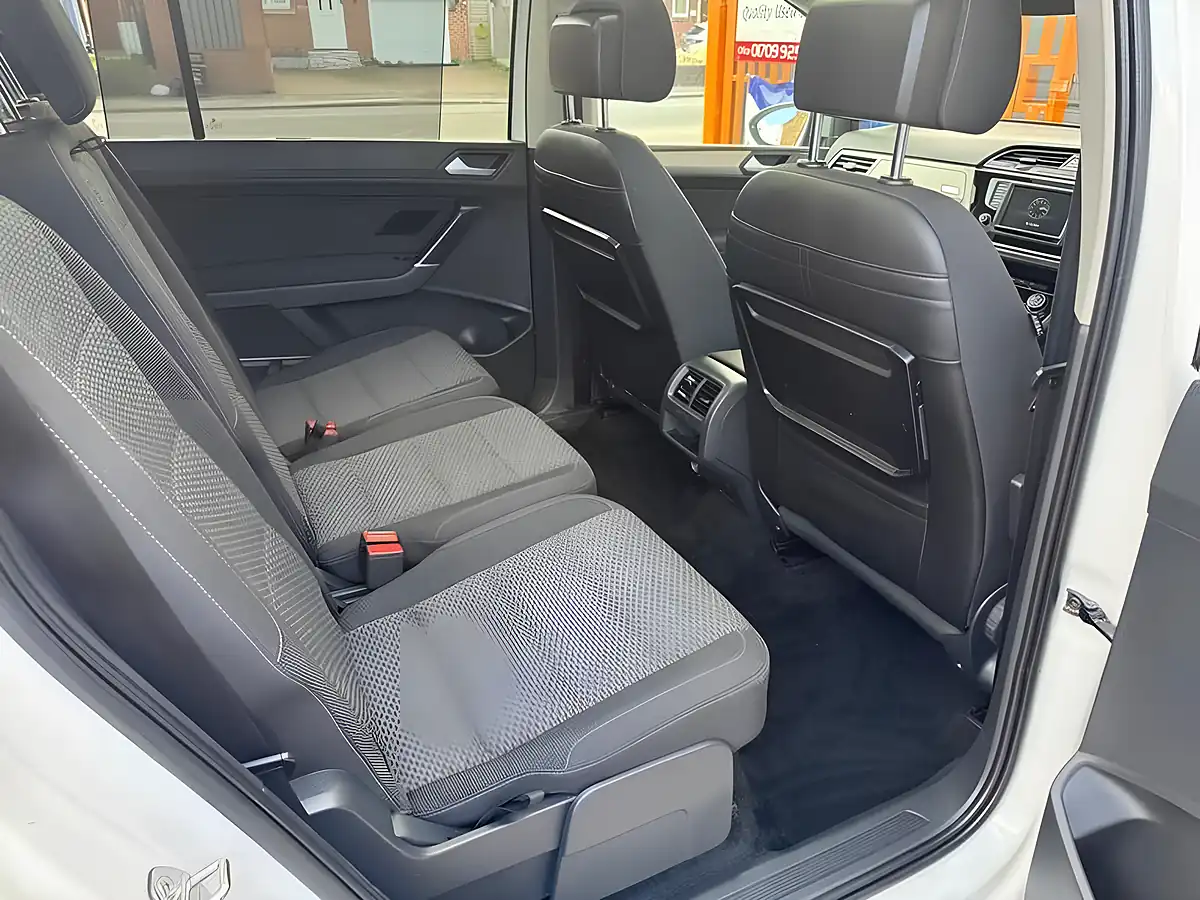 Used 2016 Volkswagen Touran Se Family White - Interior and Exterior details 10