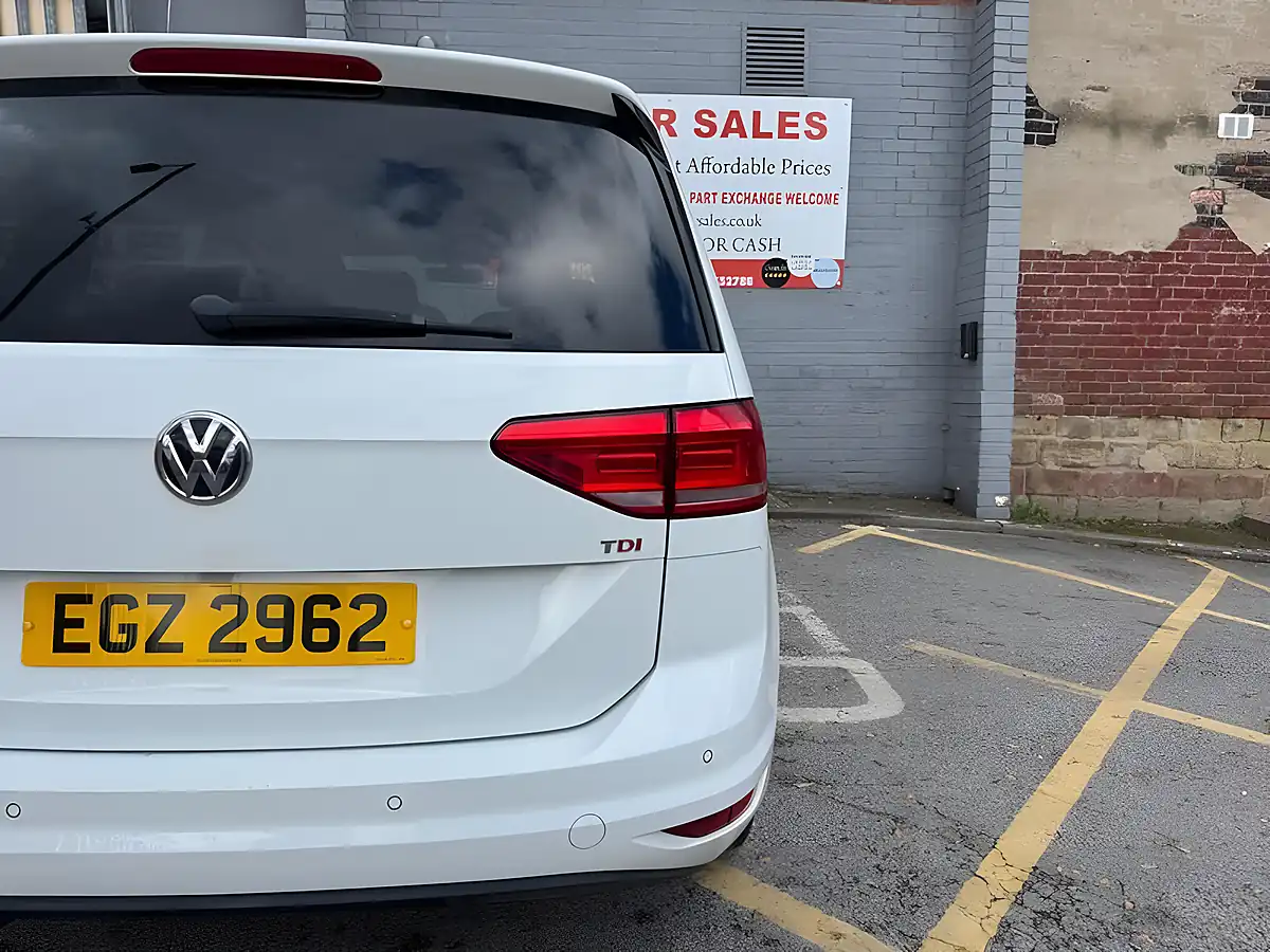 Used 2016 Volkswagen Touran Se Family White - Interior and Exterior details 13
