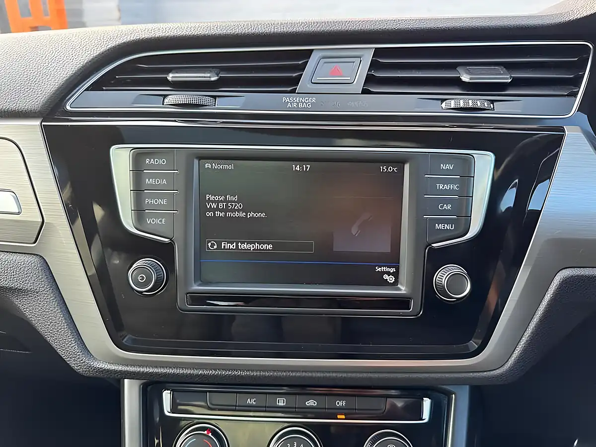 Used 2016 Volkswagen Touran Se Family White - Interior and Exterior details 15