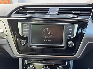 Used 2016 Volkswagen Touran Se Family White - Interior and Exterior details 16