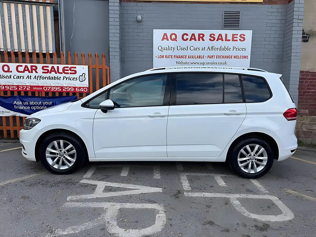 Used 2016 Volkswagen Touran Se Family White - Interior and Exterior details 4