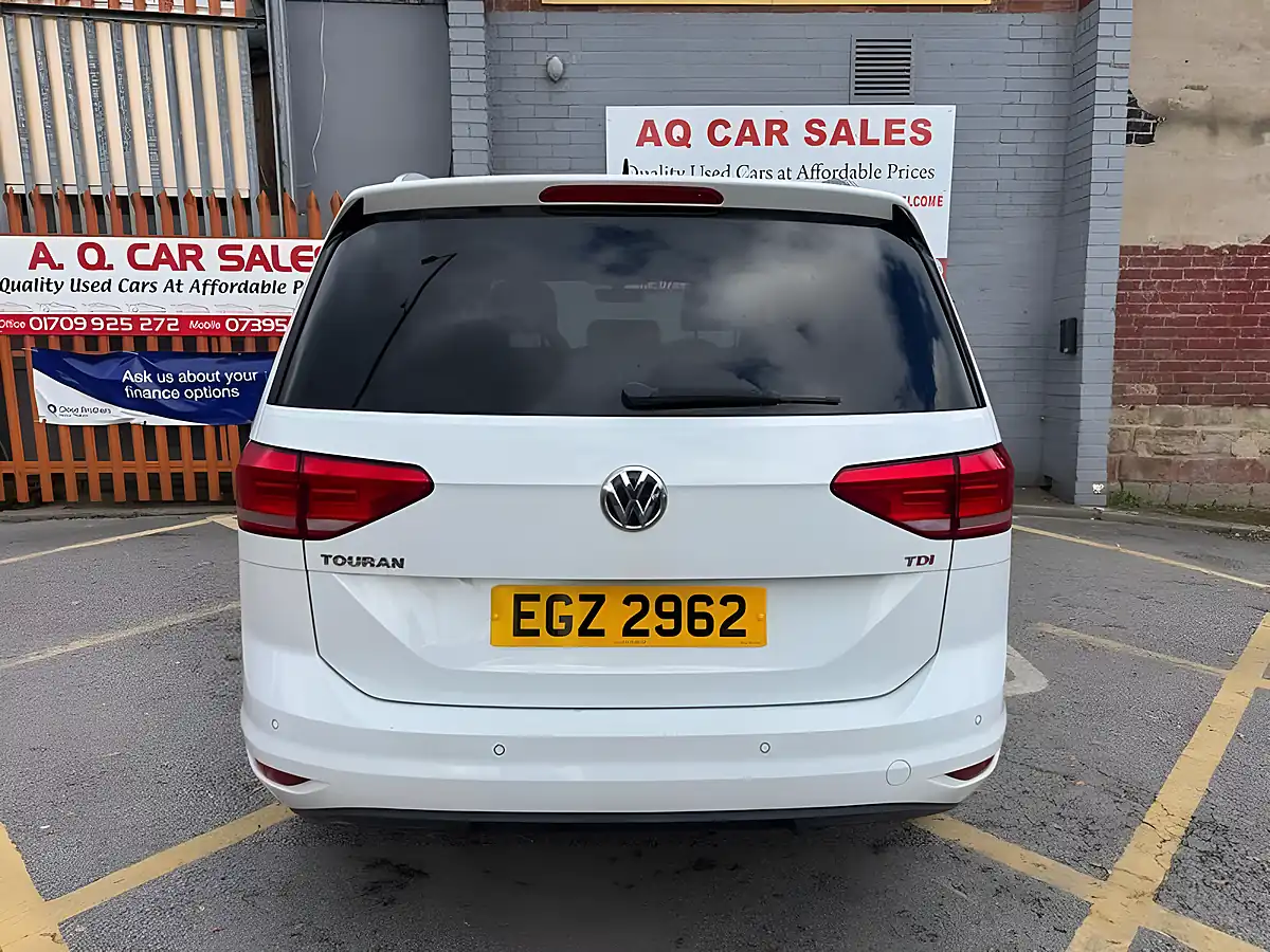 Used 2016 Volkswagen Touran Se Family White - Interior and Exterior details 6