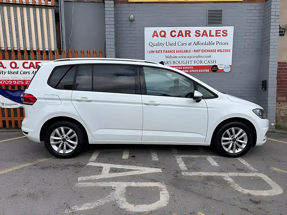 Used 2016 Volkswagen Touran Se Family White - Interior and Exterior details 8