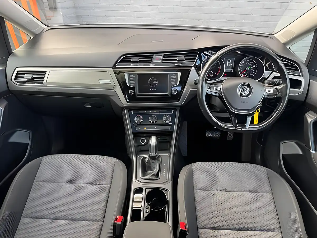 Used 2016 Volkswagen Touran Se Family White - Interior and Exterior details 9