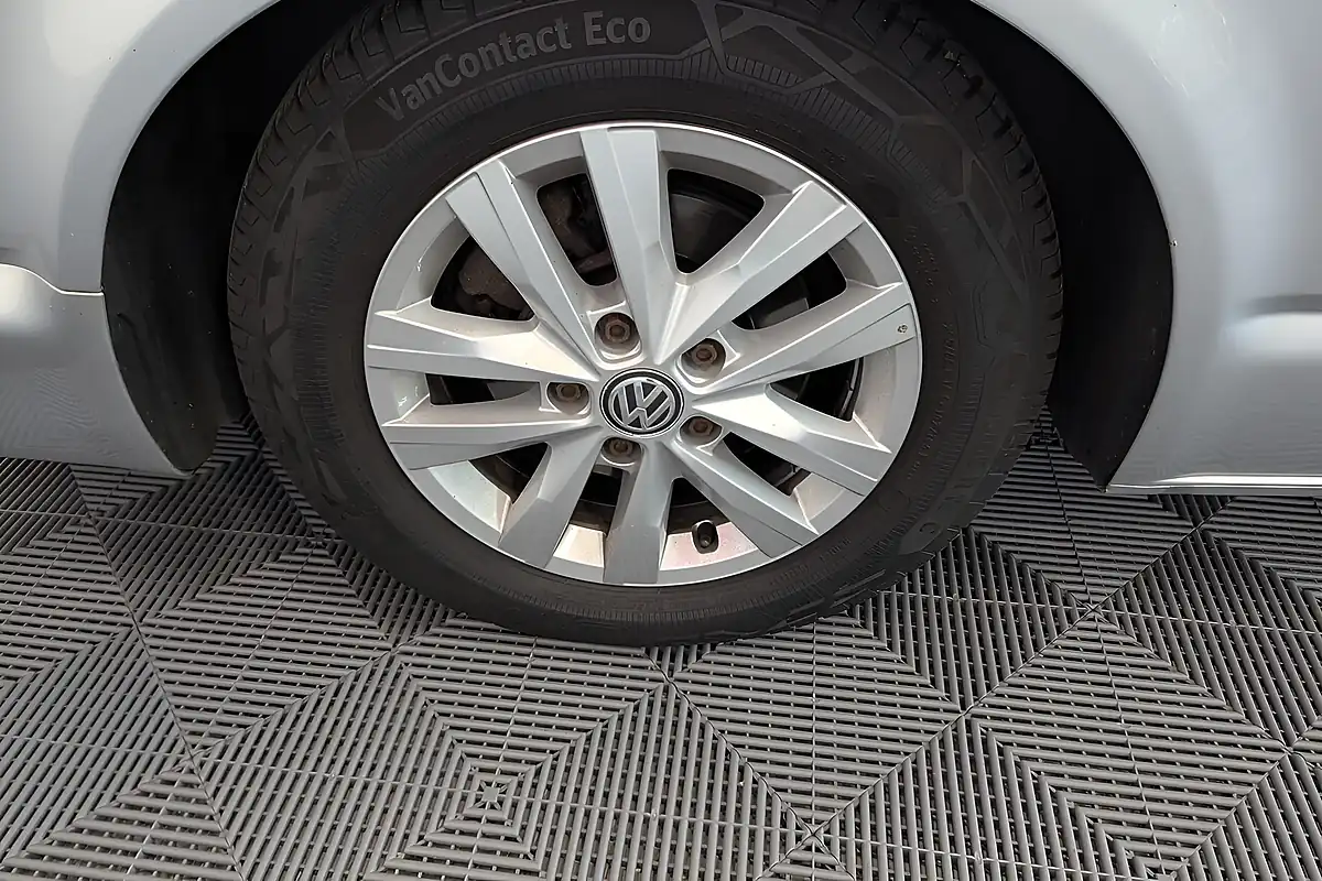 Used 2016 Volkswagen Transporter Bluemotion Tech Trendline Silver - Interior and Exterior details 10