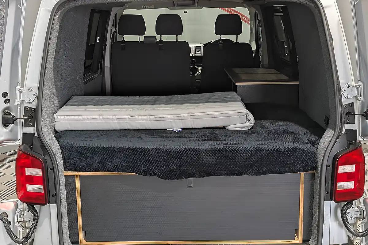 Used 2016 Volkswagen Transporter Bluemotion Tech Trendline Silver - Interior and Exterior details 15