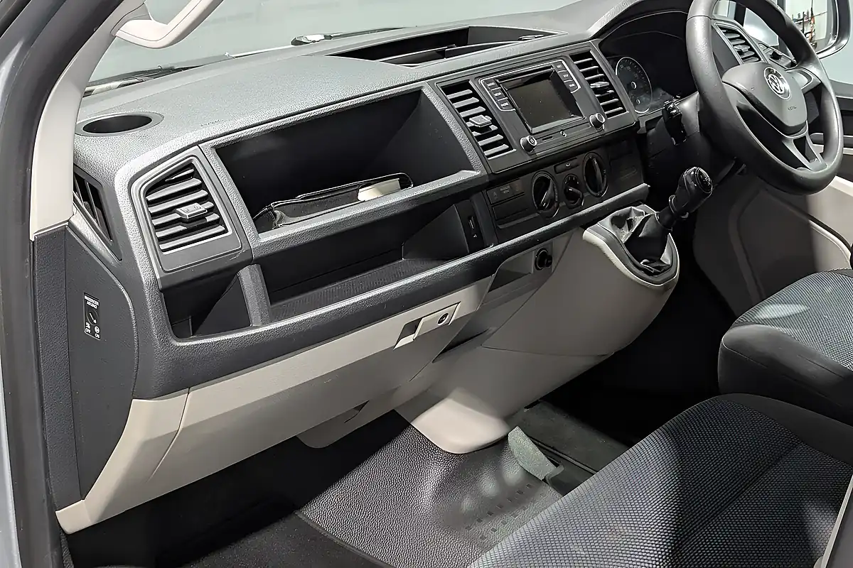 Used 2016 Volkswagen Transporter Bluemotion Tech Trendline Silver - Interior and Exterior details 19