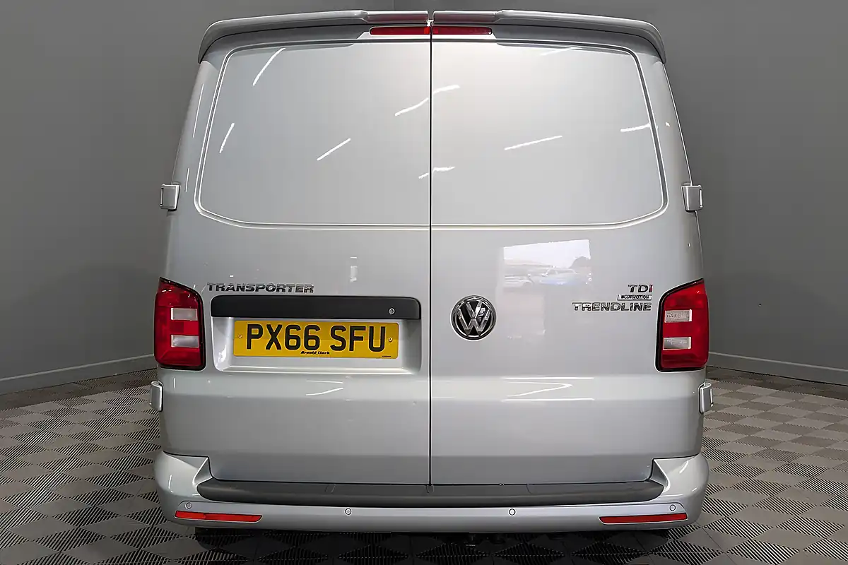 Used 2016 Volkswagen Transporter Bluemotion Tech Trendline Silver - Interior and Exterior details 8