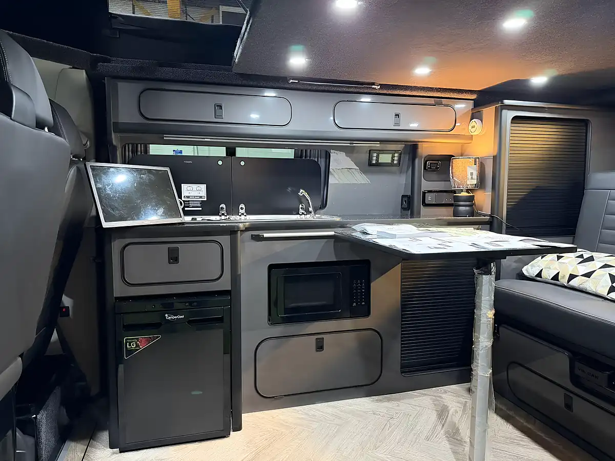 Used 2016 Volkswagen Transporter Campervan Brown - Interior and Exterior details 10