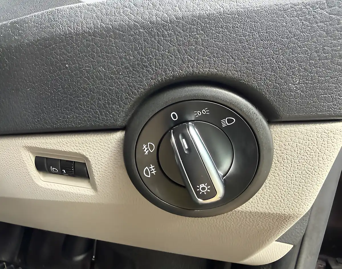 Used 2016 Volkswagen Transporter Dsg Auto Purple - Interior and Exterior details 15