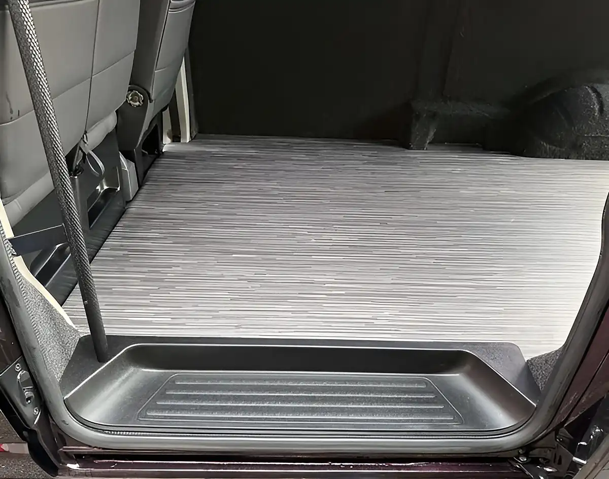 Used 2016 Volkswagen Transporter Dsg Auto Purple - Interior and Exterior details 17