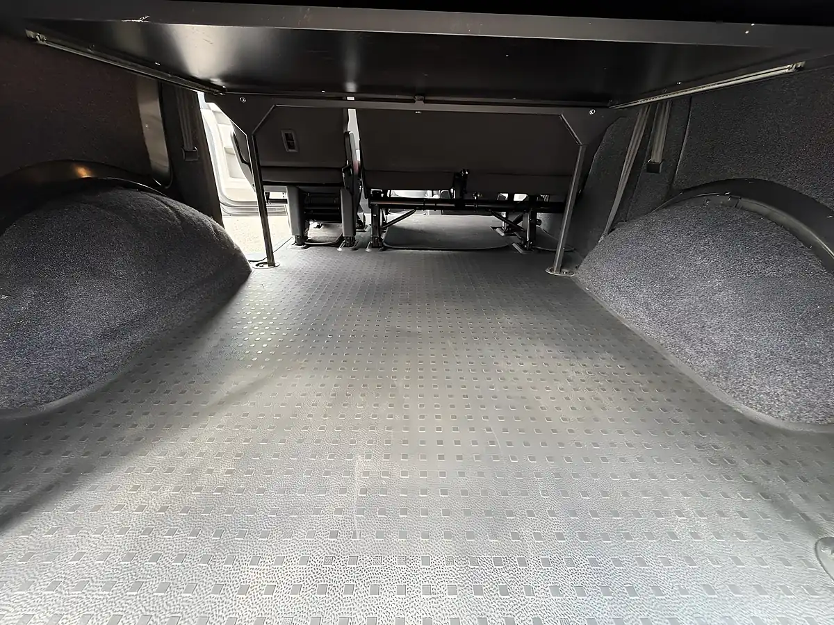 Used 2016 Volkswagen Transporter Highline Grey - Interior and Exterior details 14