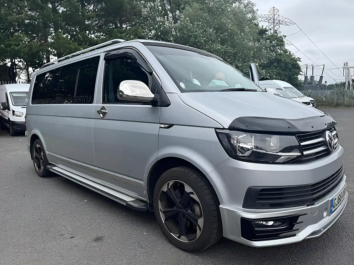 Used 2016 Volkswagen Transporter Highline Silver - Front View