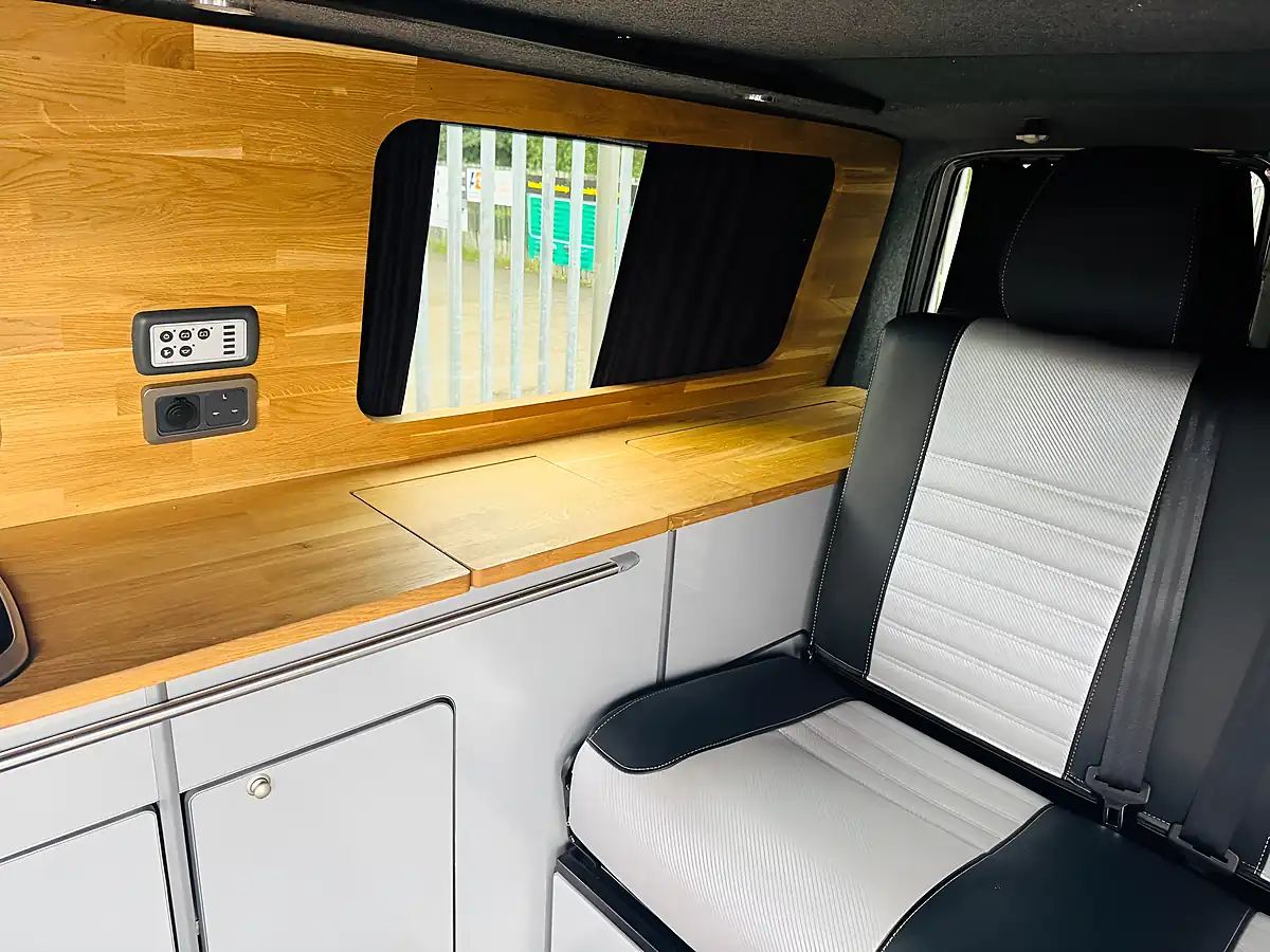 Used 2016 Volkswagen Transporter Highline Silver - Interior and Exterior details 10
