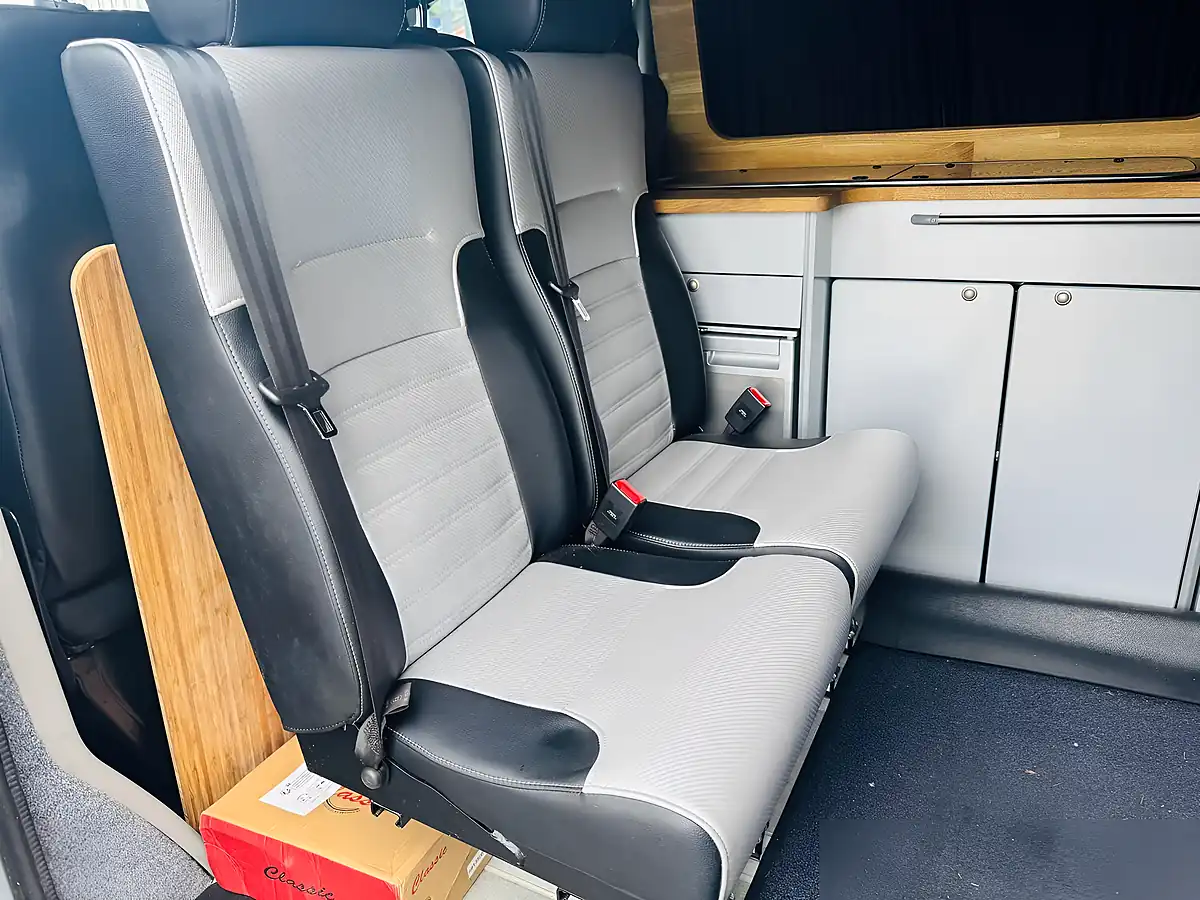 Used 2016 Volkswagen Transporter Highline Silver - Interior and Exterior details 11