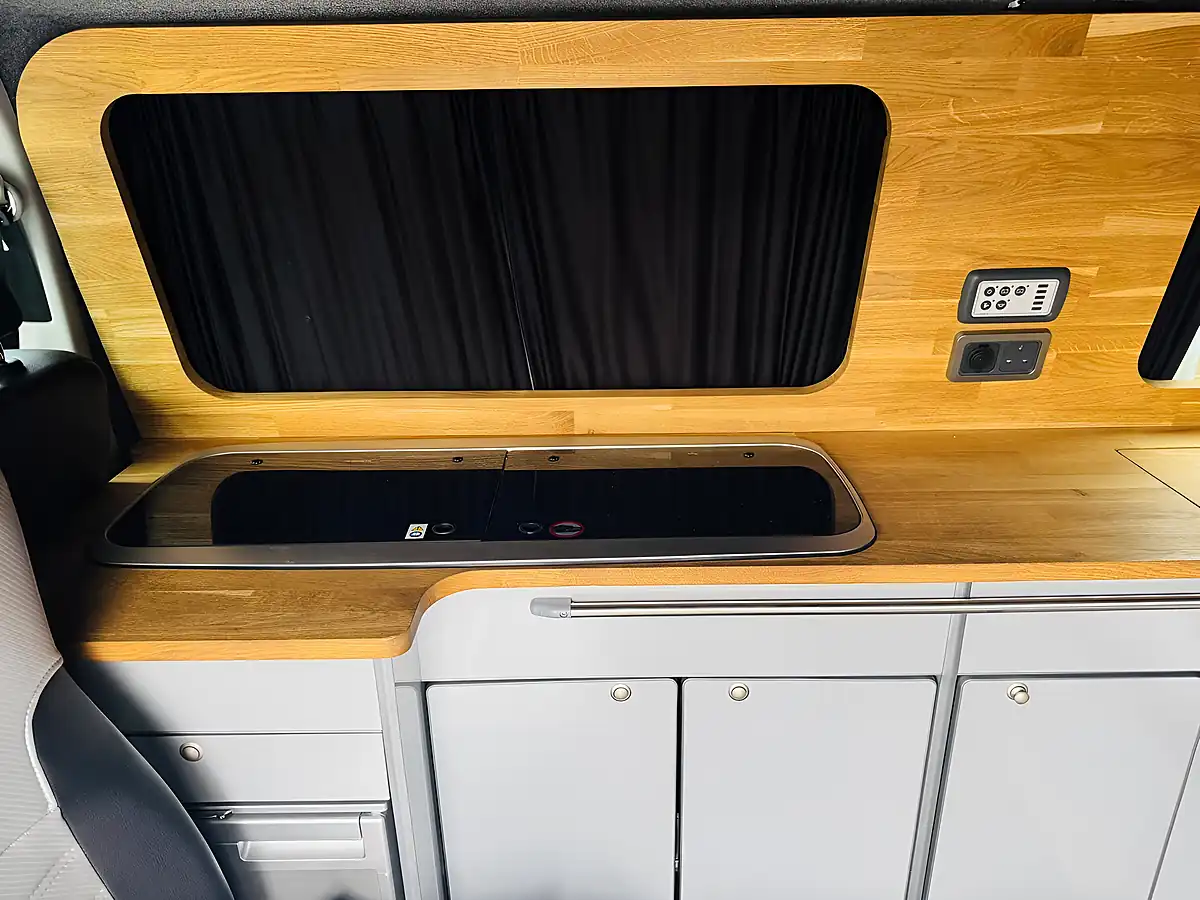 Used 2016 Volkswagen Transporter Highline Silver - Interior and Exterior details 13