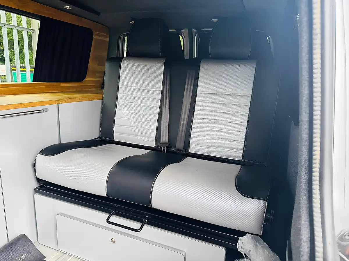 Used 2016 Volkswagen Transporter Highline Silver - Interior and Exterior details 14