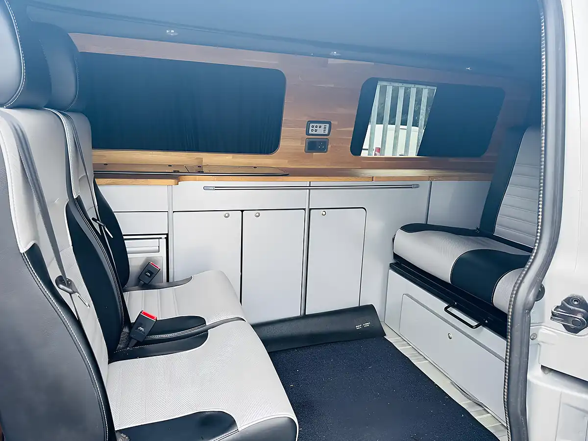 Used 2016 Volkswagen Transporter Highline Silver - Interior and Exterior details 15